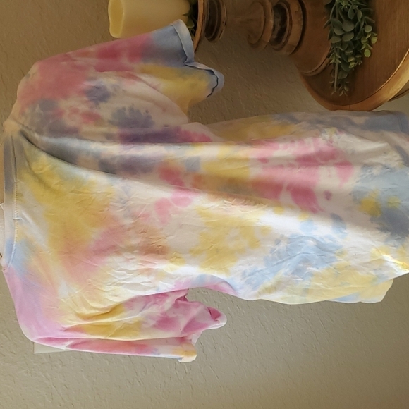 Forever 21 graphic tee - Picture 3 of 4